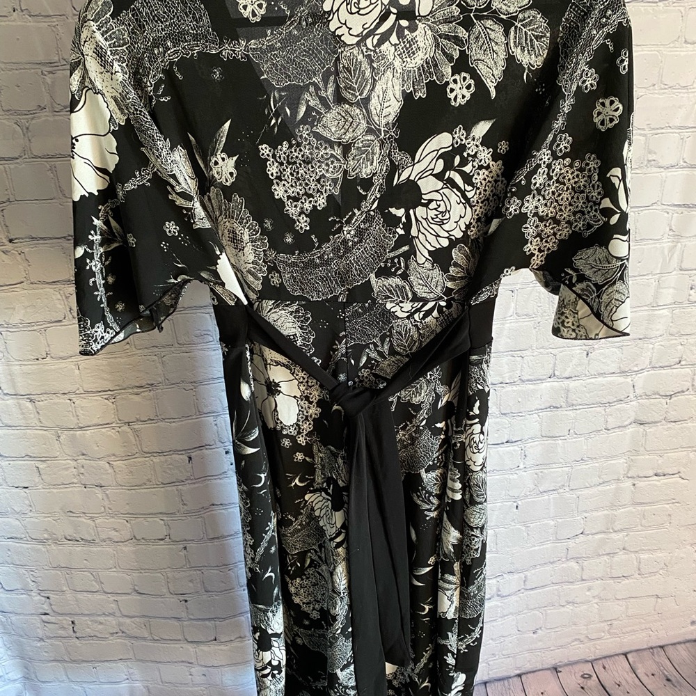 Tailor B. Moss Black and White Floral Dress - Picture 2 of 5